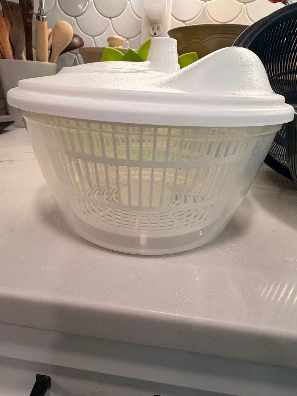 YNS Generic White Plastic Salad Spinner with Clear Basket and Lid